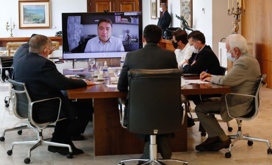 Governador apresenta ao presidente do Superior Tribunal Militar projeto da ESA em Ponta Grossa