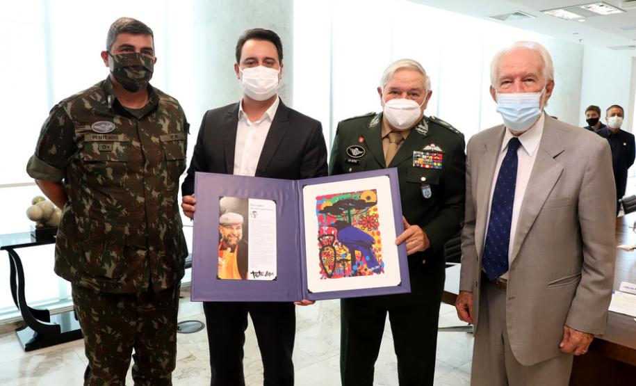 Governador apresenta ao presidente do Superior Tribunal Militar projeto da ESA em Ponta Grossa