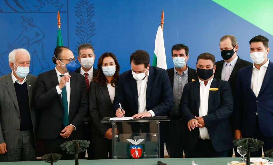 Governo libera quase R$ 1 milhão para projeto da UEL de apoio à região de Londrina e pesquisa da seda