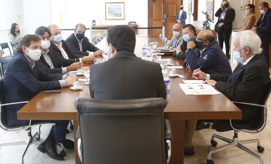Governador recebe executivos da JBS para discutir continuidade de investimentos no Paraná