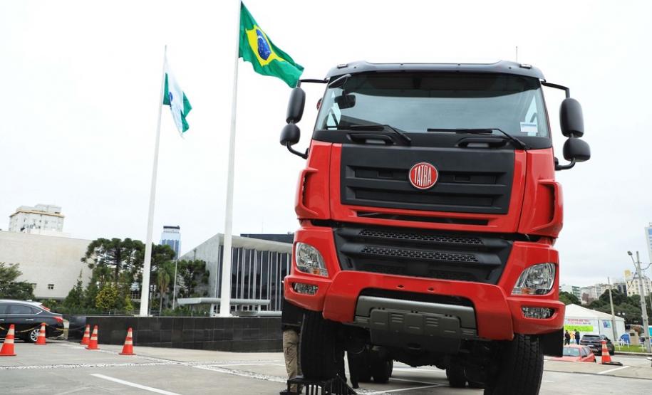 TatraBras apresenta modelos de caminhões que serão fabricados no Paraná