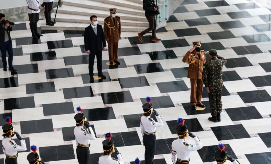 Governador recebe comandante do Exército e apresenta estrutura do Paraná para Escola de Sargentos