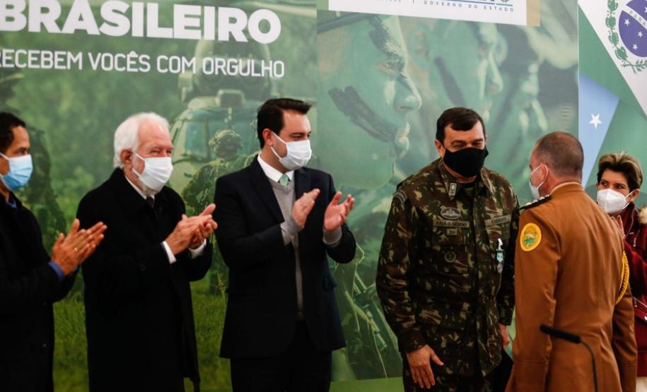 Governador recebe comandante do Exército e apresenta estrutura do Paraná para Escola de Sargentos