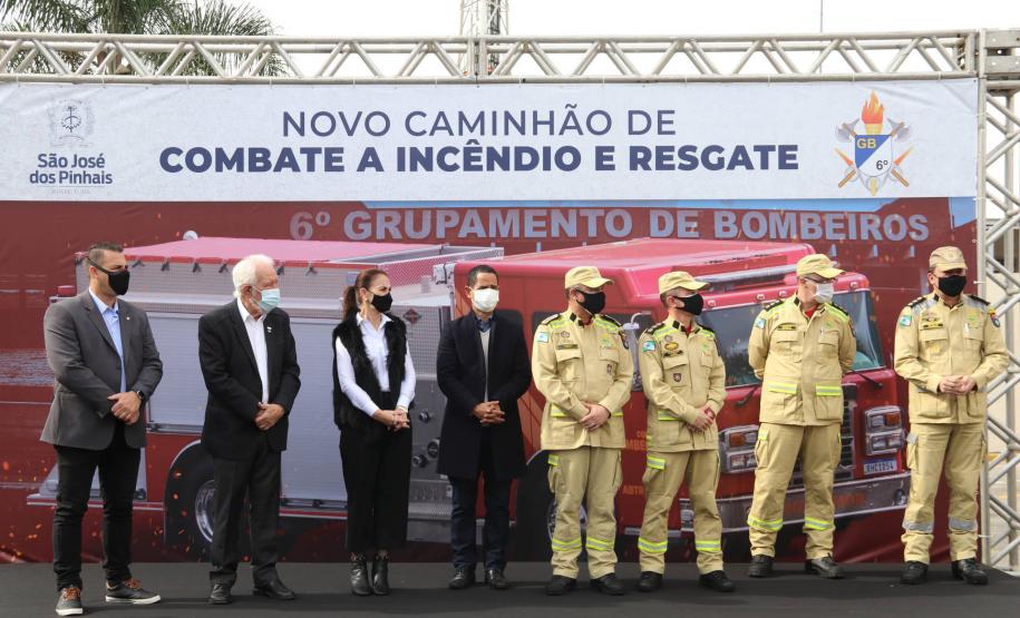 Caminhão de modelo americano é entregue ao Corpo de Bombeiros de São José dos Pinhais