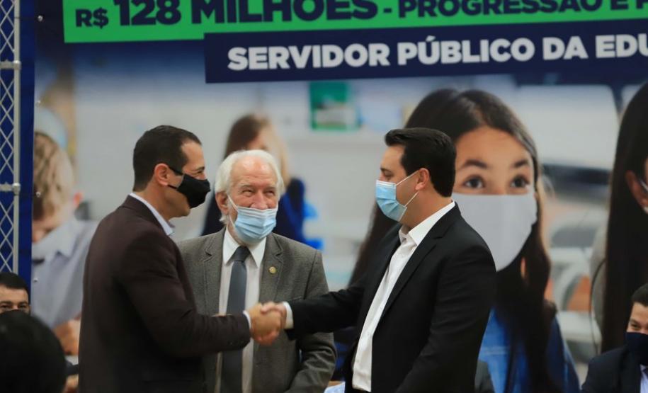Paraná investe R$ 128 milhões e garante promoção e progressão de servidores da educação
