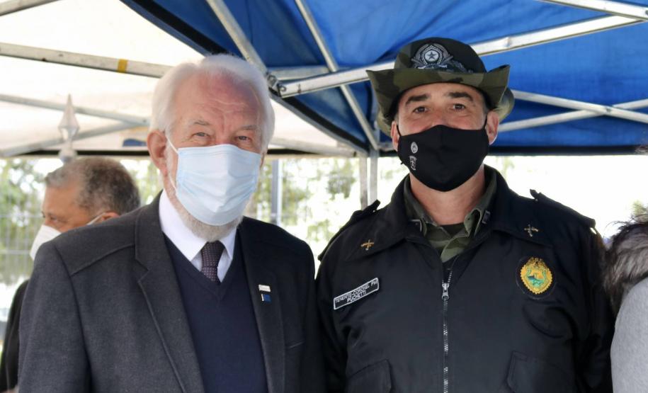 Vice-governador entrega seis veículos para operações da PM no Litoral