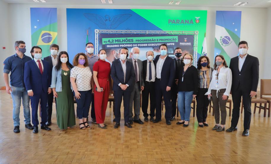 Governo do Estado regulariza promoção e progressão de 1.626 servidoresGoverno do Estado regulariza promoção e progressão de 1.626 servidoresGoverno do Estado regulariza promoção e progressão de 1.626 servidores