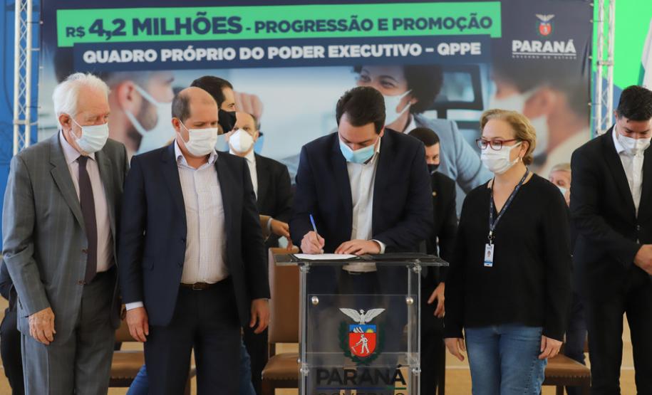 Governo do Estado regulariza promoção e progressão de 1.626 servidoresGoverno do Estado regulariza promoção e progressão de 1.626 servidoresGoverno do Estado regulariza promoção e progressão de 1.626 servidores