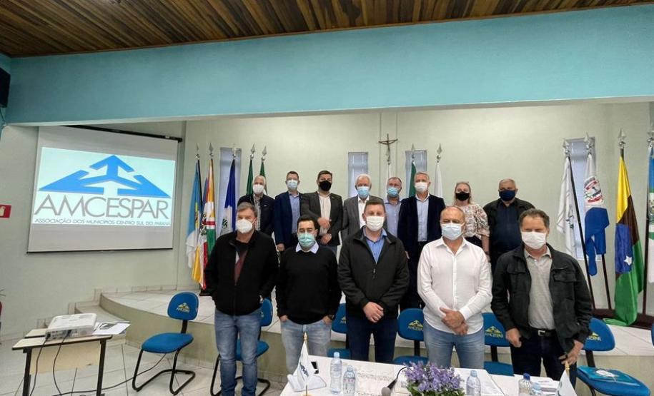 Em Irati, vice-governador destaca investimentos no Paraná a prefeitos do Centro-Sul