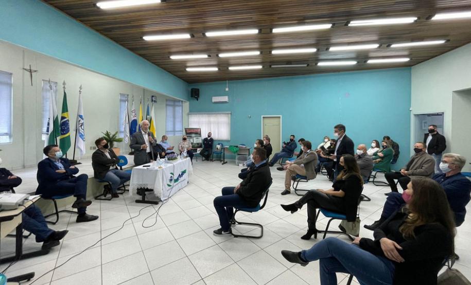 Em Irati, vice-governador destaca investimentos no Paraná a prefeitos do Centro-Sul