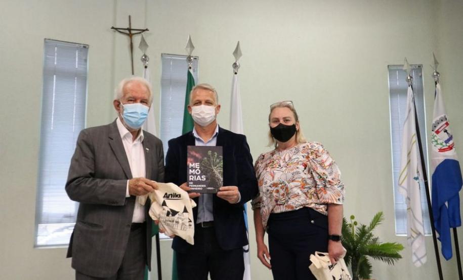 Em Irati, vice-governador destaca investimentos no Paraná a prefeitos do Centro-Sul