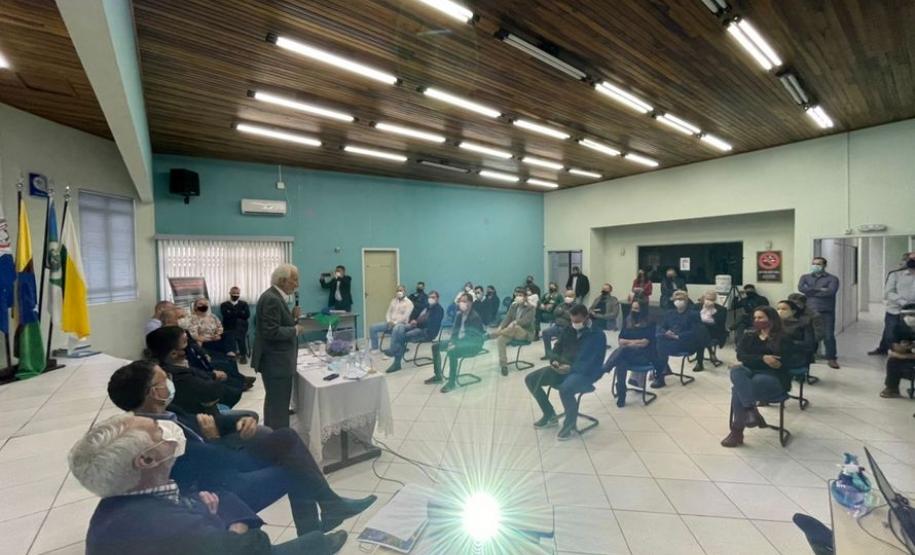 Em Irati, vice-governador destaca investimentos no Paraná a prefeitos do Centro-Sul