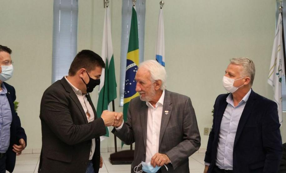 Em Irati, vice-governador destaca investimentos no Paraná a prefeitos do Centro-Sul