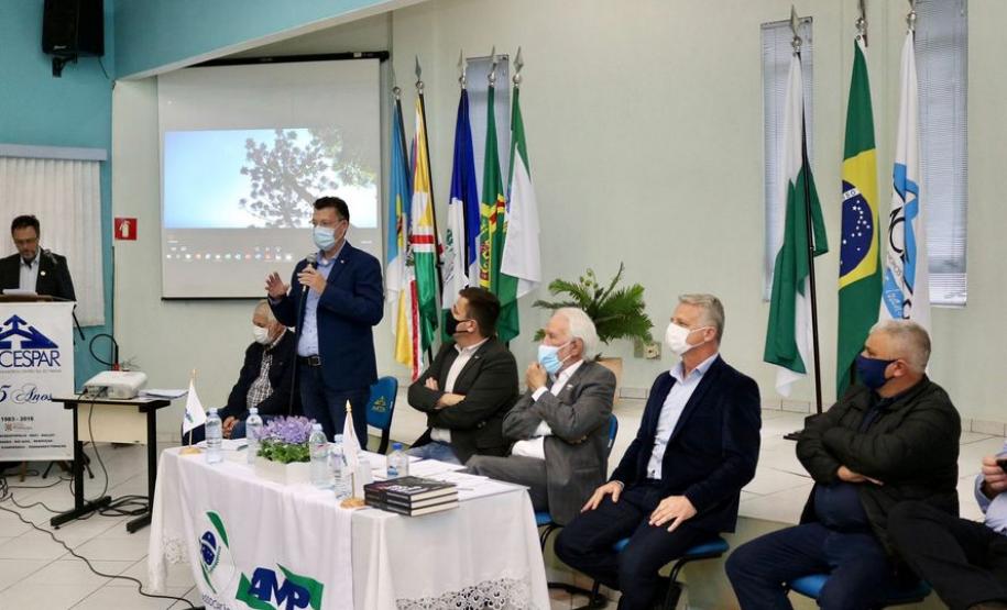 Em Irati, vice-governador destaca investimentos no Paraná a prefeitos do Centro-Sul