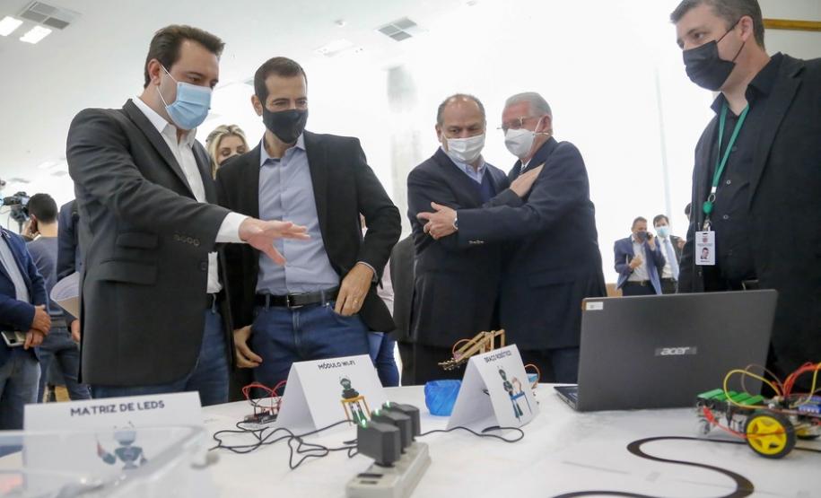 Programa Robótica Paraná leva aulas de programação a alunos das escolas estaduais