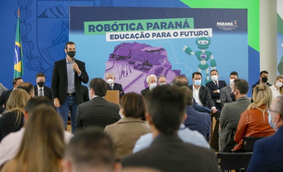 Programa Robótica Paraná leva aulas de programação a alunos das escolas estaduais