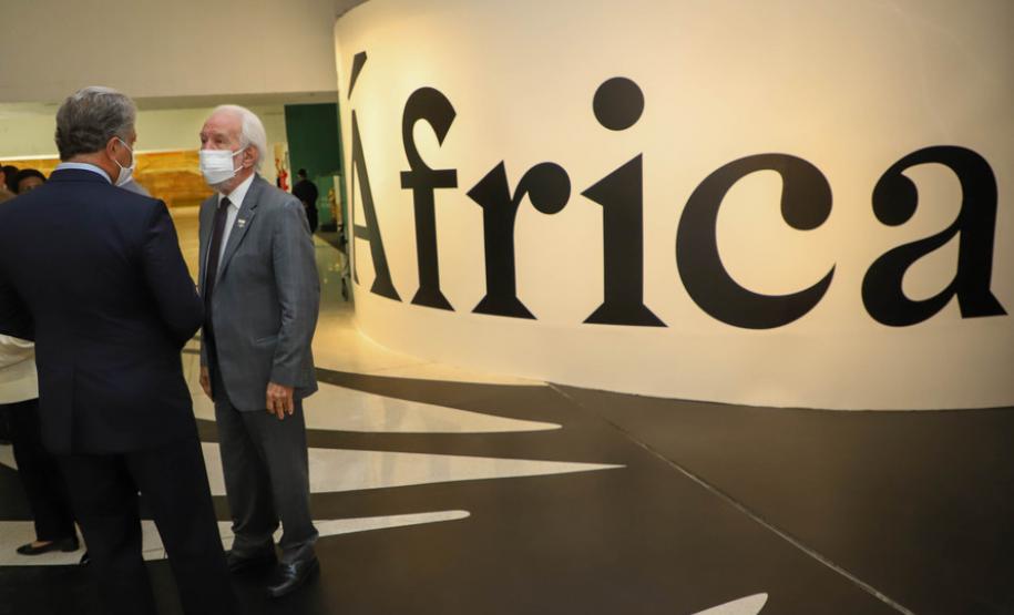 MON abre exposição de arte africana com peças doadas por uma das maiores coleções do País