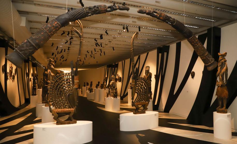 MON abre exposição de arte africana com peças doadas por uma das maiores coleções do País