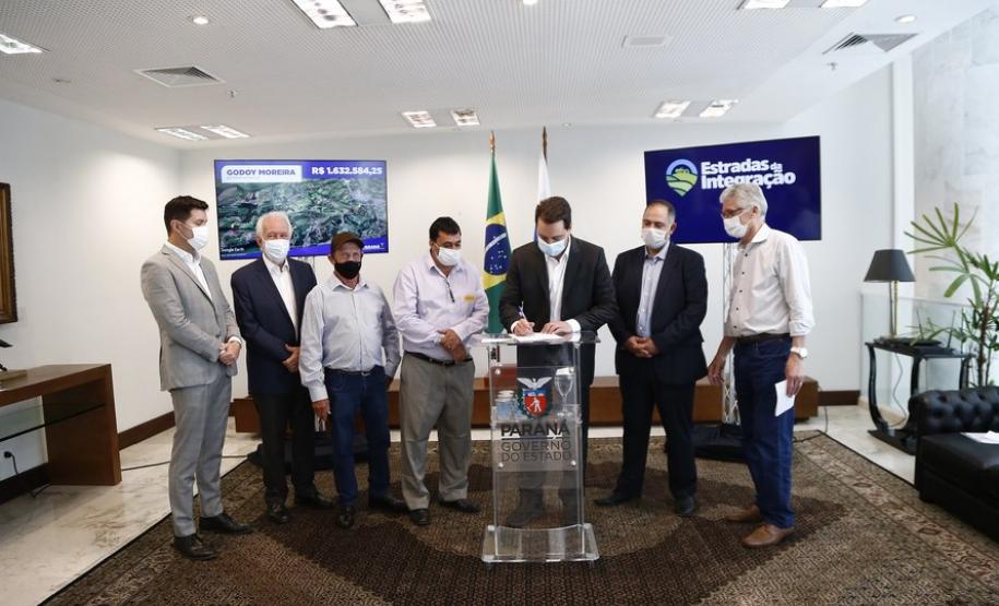 Estado vai revitalizar mais 49,72 quilômetros de estradas rurais de 12 municípios do Paraná