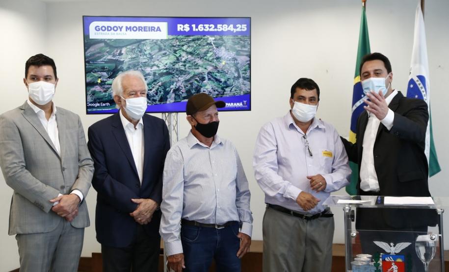 Estado vai revitalizar mais 49,72 quilômetros de estradas rurais de 12 municípios do Paraná