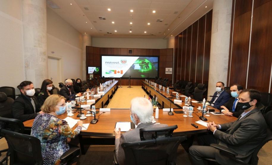 Com foco em educação, Paraná estreita parcerias com Canadá
