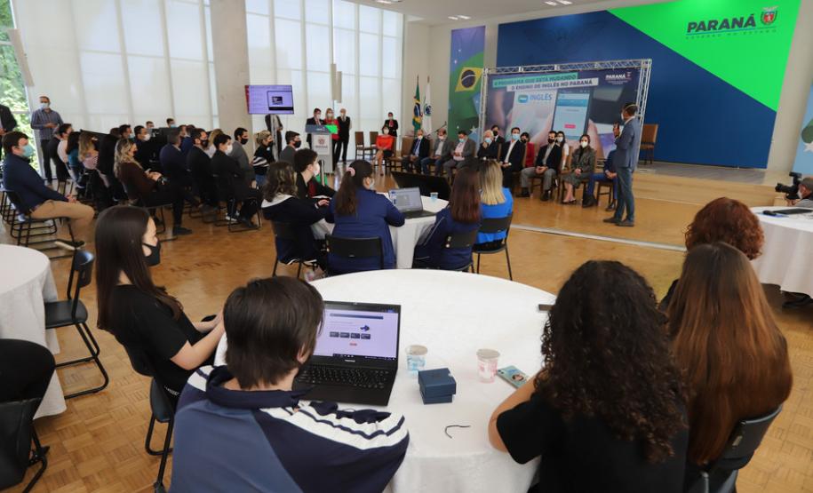 Com plataforma digital, programa Inglês Paraná facilita aprendizado do idioma na rede estadual
