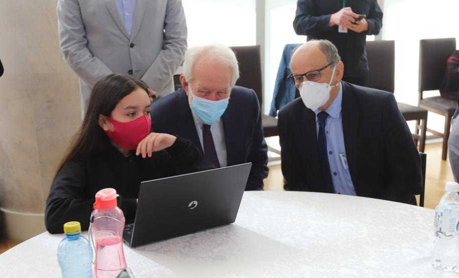 Com plataforma digital, programa Inglês Paraná facilita aprendizado do idioma na rede estadual