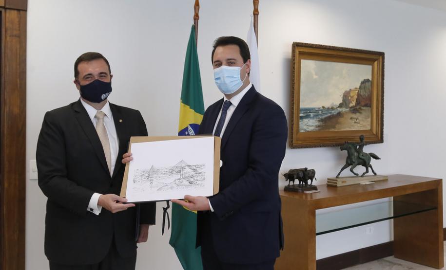 Governos do Paraná e Paraguai buscam ampliar parcerias via Porto de Paranaguá