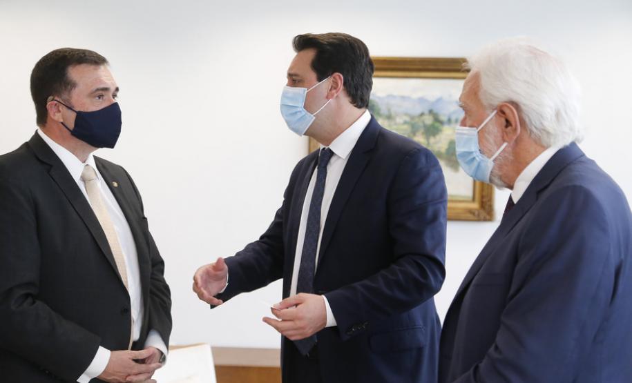 Governos do Paraná e Paraguai buscam ampliar parcerias via Porto de Paranaguá