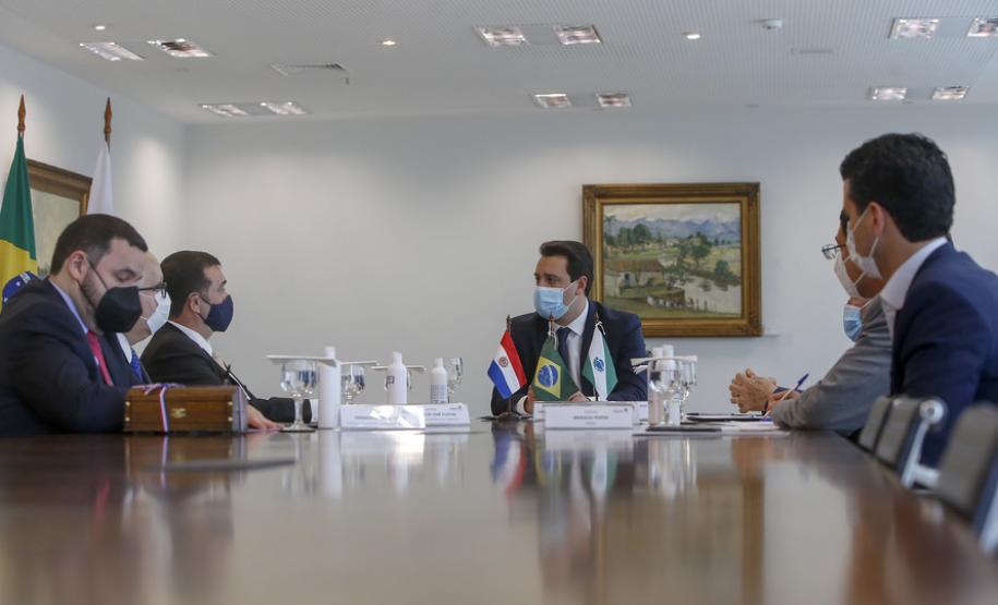 Governos do Paraná e Paraguai buscam ampliar parcerias via Porto de Paranaguá