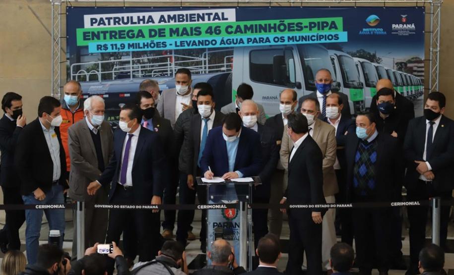 Caminhões-pipa vão reforçar combate a incêndio, abastecimento e limpeza urbana em 46 municípios