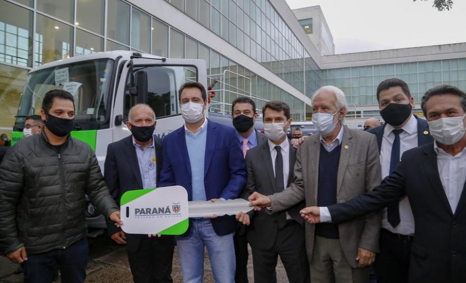 Caminhões-pipa vão reforçar combate a incêndio, abastecimento e limpeza urbana em 46 municípios