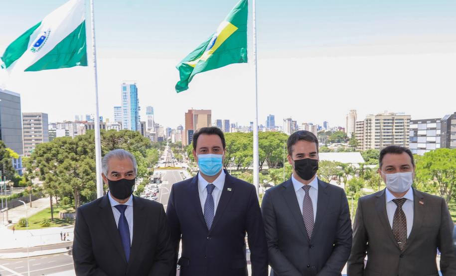 Governadores do Codesul empossam nova diretoria do BRDE