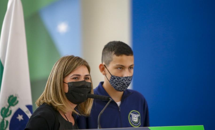 Governador entrega 10,2 mil computadores e equipamentos de wi-fi para escolas da rede estadual