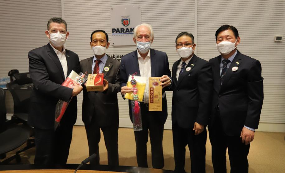 Paraná conhece novas tecnologias sul-coreanas em energia solar e internet