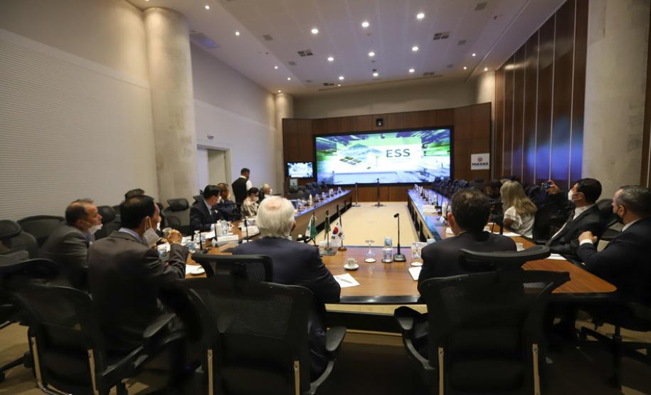 Paraná conhece novas tecnologias sul-coreanas em energia solar e internet