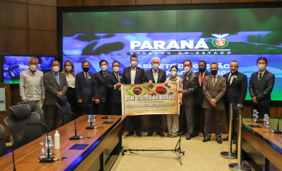 Paraná conhece novas tecnologias sul-coreanas em energia solar e internet