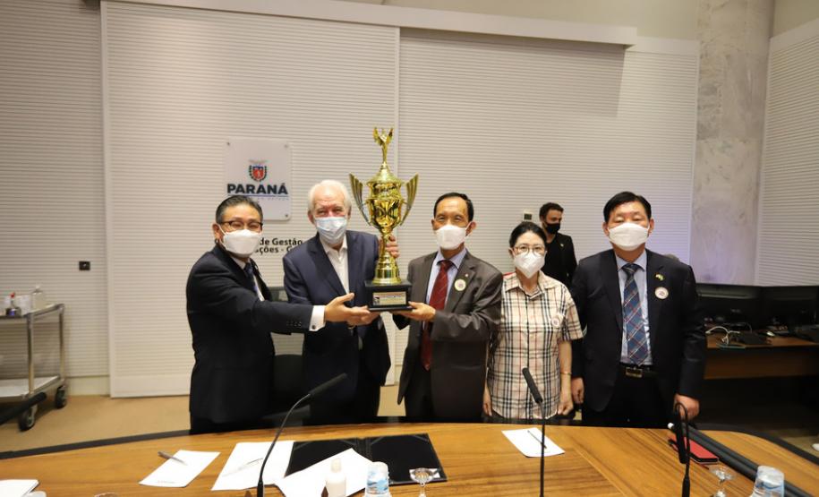 Paraná conhece novas tecnologias sul-coreanas em energia solar e internet