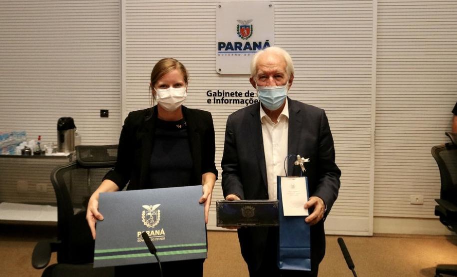 Paraná firma parceria com Governo Britânico para ensino de inglês nas escolas públicas