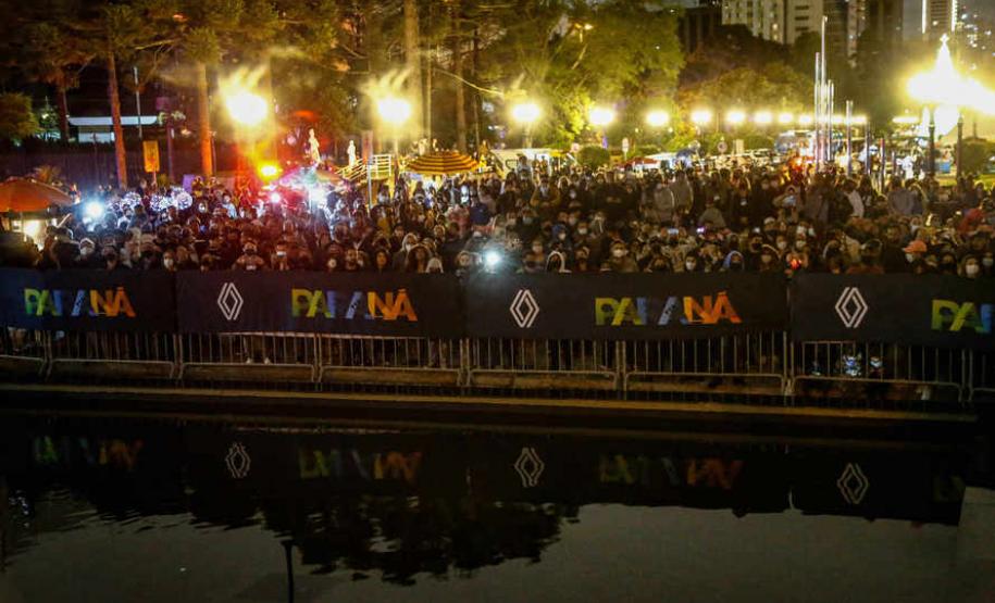 Primeira apresentação do Natal no Palácio Iguaçu é um espetáculo de fogos, luzes e música