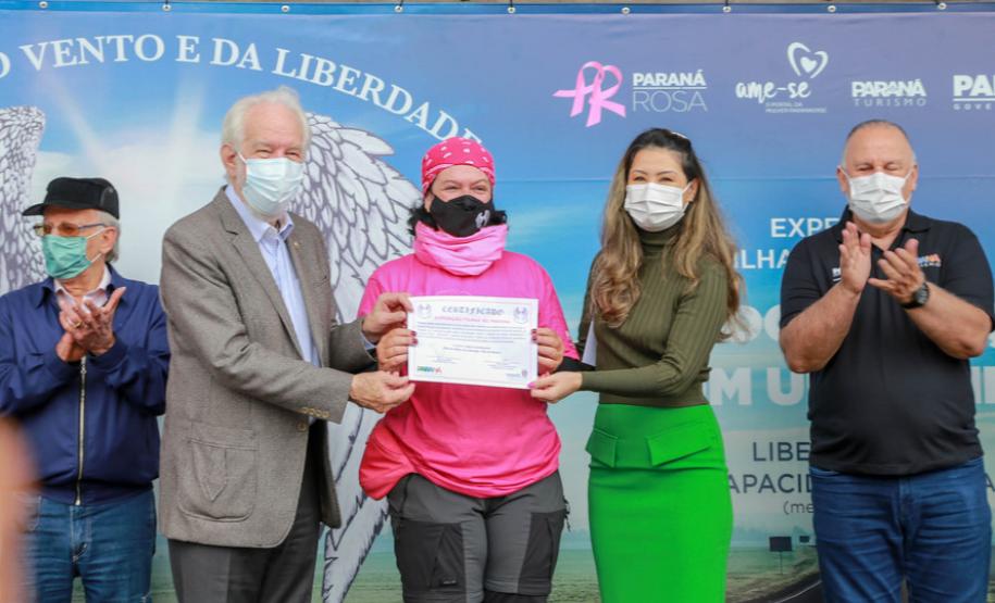 Expedição Filhas do Paraná volta a Curitiba após 2.800 km divulgando o Outubro Rosa