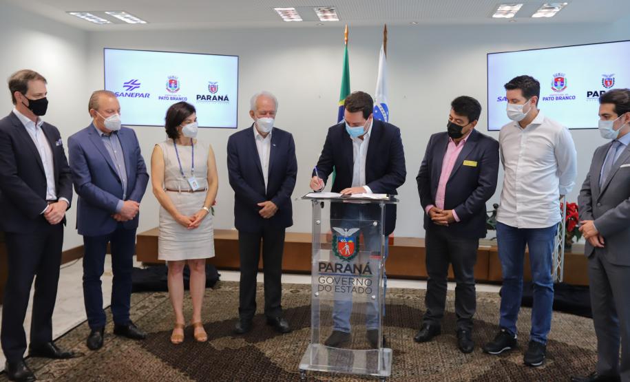 Governador autoriza obras que darão fim a problema histórico de saneamento em Pato Branco