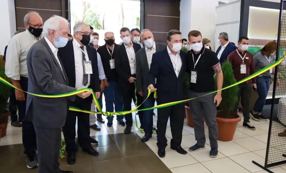 Paraná apresenta potencial turístico e programas de retomada no Festival das Cataratas