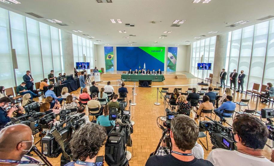 Governo do Estado propõe piso salarial de R$ 5,5 mil para todos os professores da rede pública