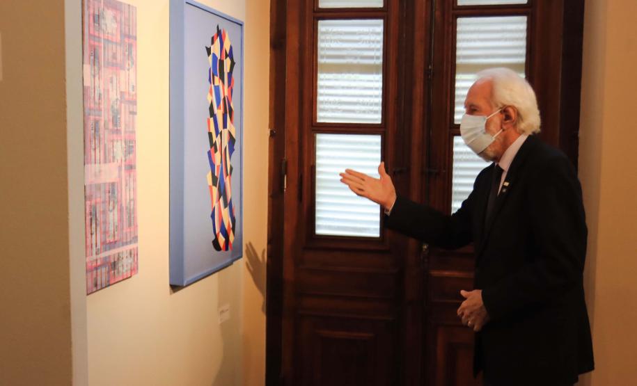 Artistas recebem premiação da 1ª Mostra Visões da Arte no Espaço Cultural BRDE