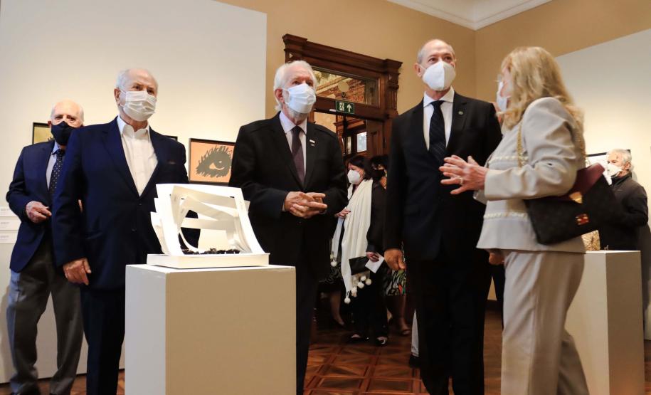 Artistas recebem premiação da 1ª Mostra Visões da Arte no Espaço Cultural BRDE