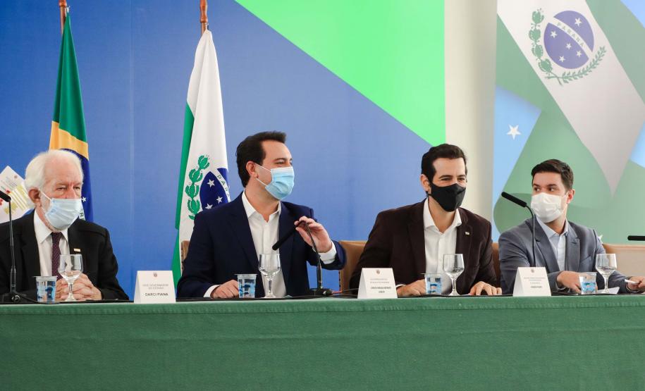 Governo do Estado propõe piso salarial de R$ 5,5 mil para todos os professores da rede pública