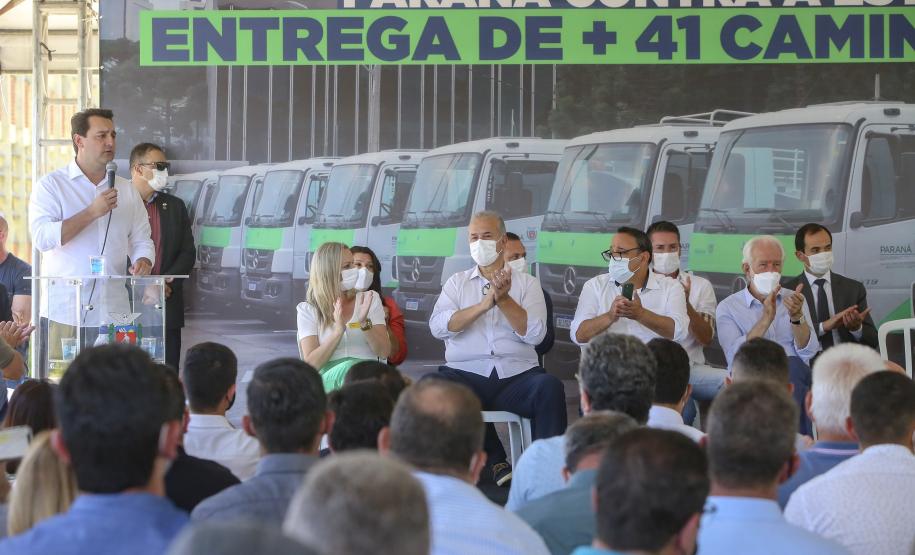 Com a entrega de mais 41 veículos, 47% dos municípios já receberam caminhões-pipa
