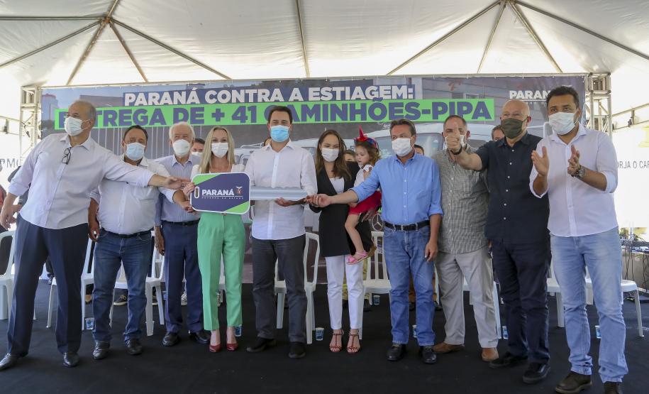 Com a entrega de mais 41 veículos, 47% dos municípios já receberam caminhões-pipa