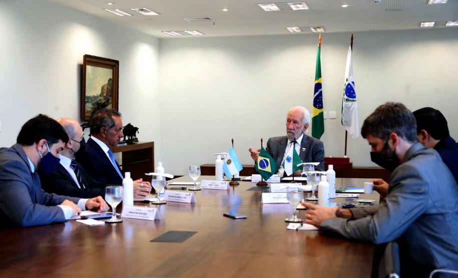 Darci Piana apresenta potenciais turísticos e econômicos do Paraná a autoridades da Argentina